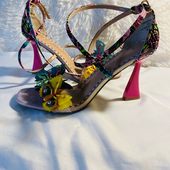 🌸 GORGEOUS SEXY BETSEY JOHNSON SANDALS 🌸 NWOT - Picture 3 of 5
